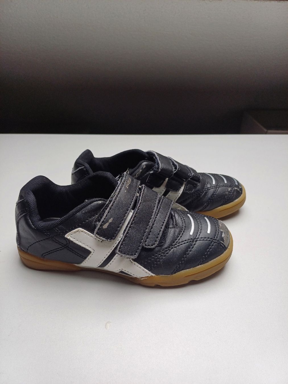 Scarpe da uomo: hallenschuhe – Usato da Dierikon venduto da oldmeetsnew