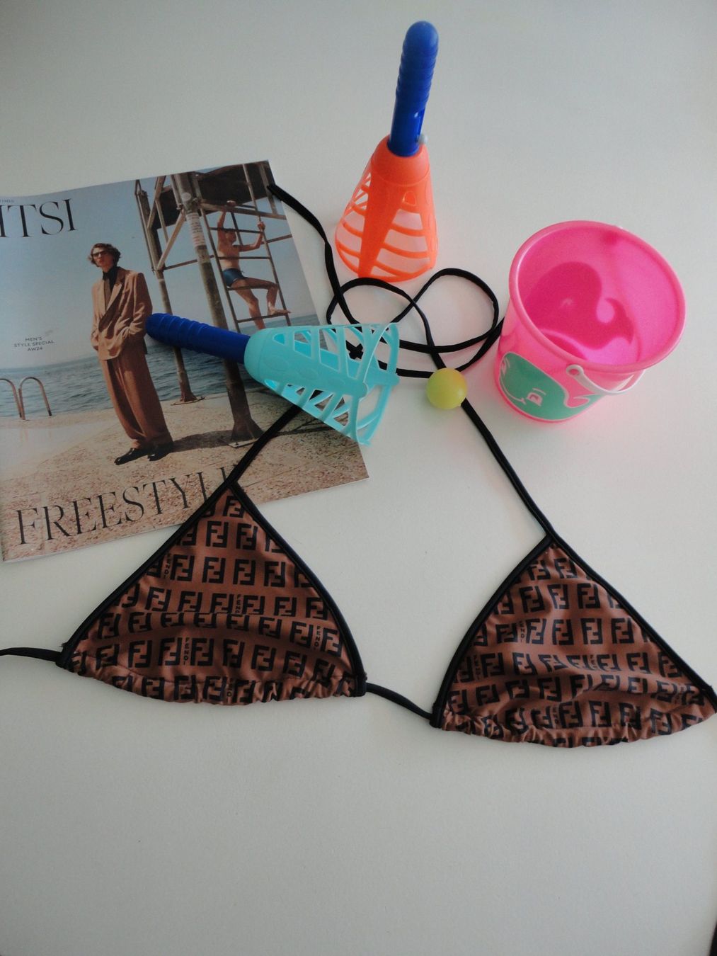 Fendi Maillots de bain & Bikinis: Fendi Bikini Oberteil braun FF Logo – D'occasion à Bonstetten par nat_tv99