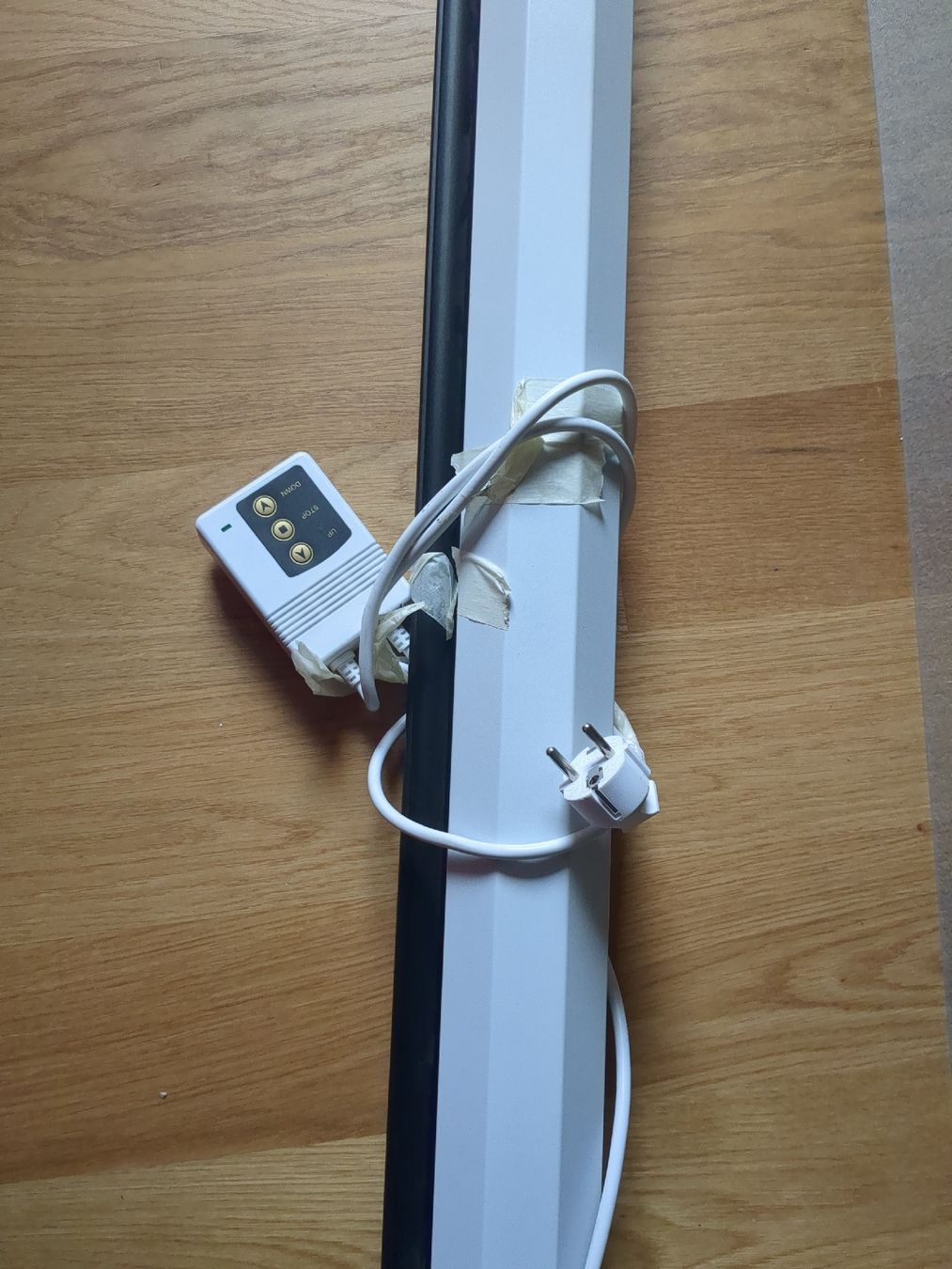 Paravents: Motorised Projection Screen – D'occasion à Baden par lorenzogm 1