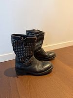 Ash boots