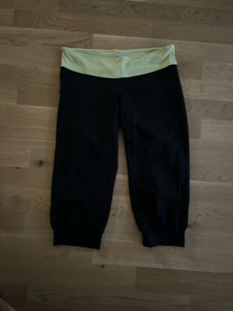 Damen Capri Sporthose schwarz hellgrün