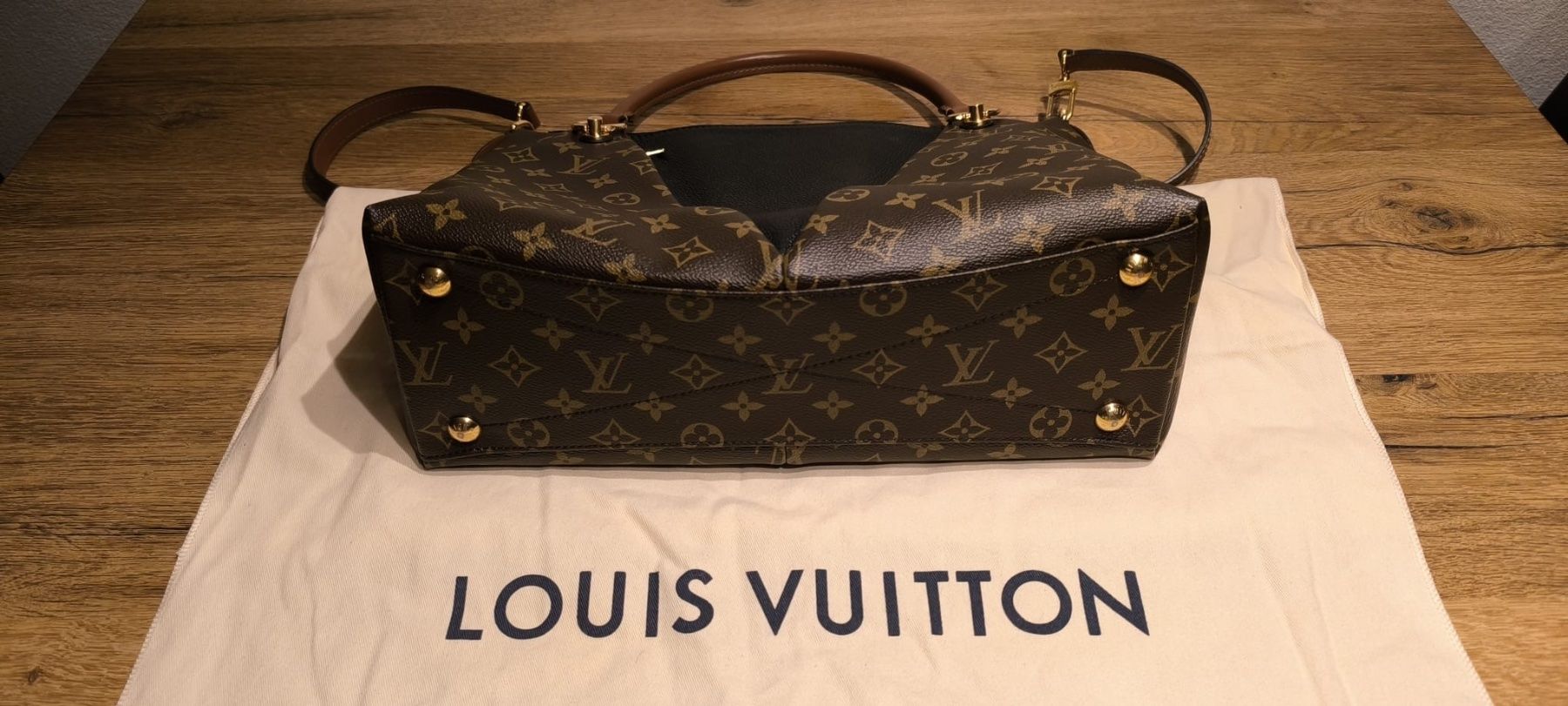 Louis Vuitton Borse da donna: Louis Vuitton V Tote MM Cara Noir – Nuovo (secondo la descrizione) da Reinach BL venduto da Biggi71 4