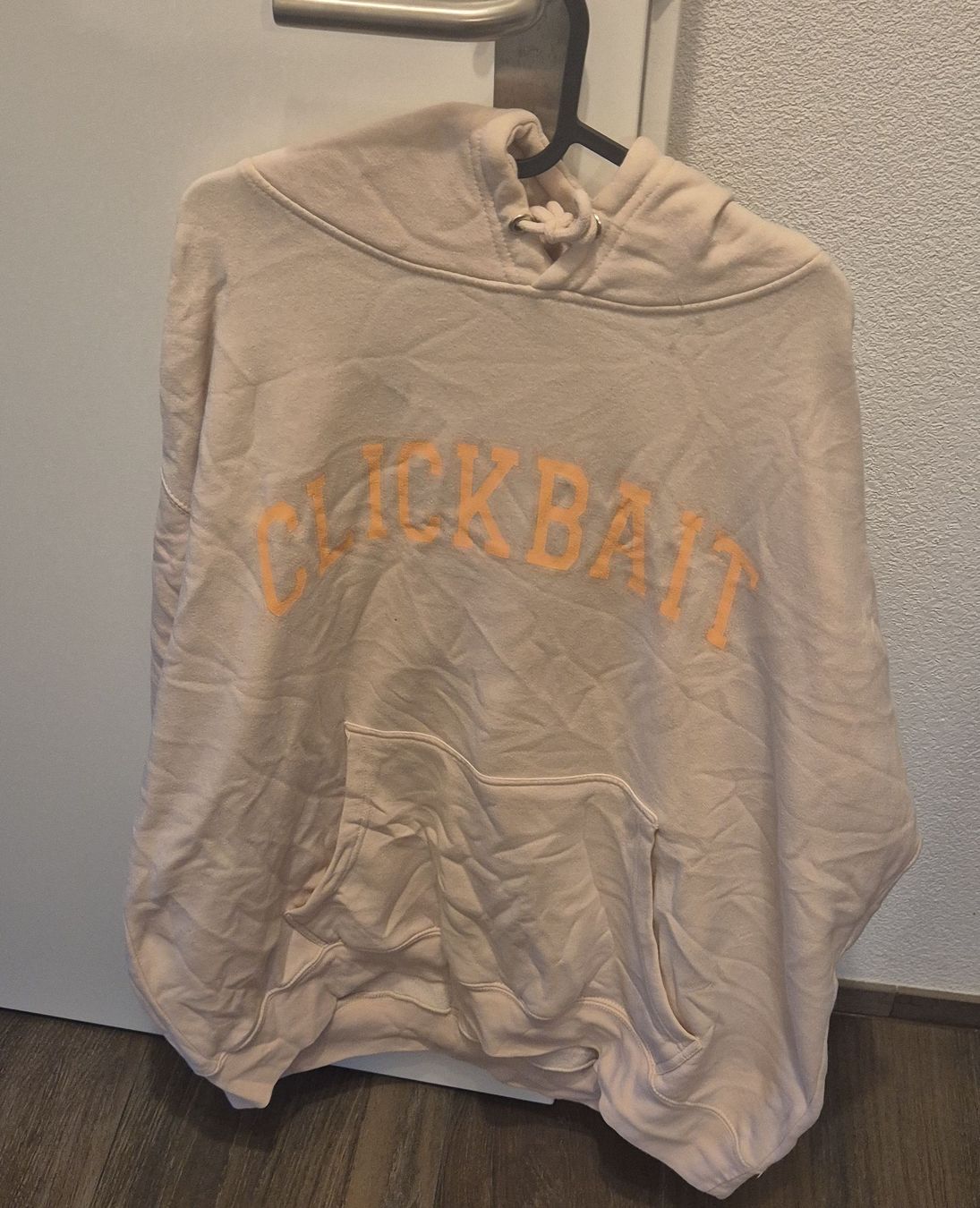 Pullover & Sweatshirts: Clickbait Kapuzenpullover Grösse XXL rosa – Gebraucht aus Wünnewil von bia_kj25