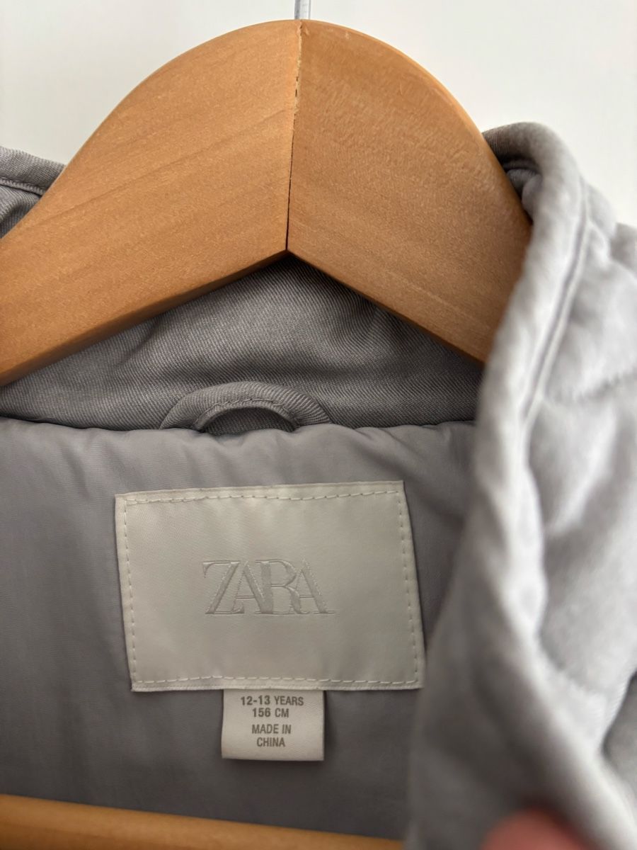 Zara Giacche & Cappotti: Zara Steppjacke, neuwertig , Grösse 156, Grau – Nuovo (secondo la descrizione) da Stettfurt venduto da rebella 1