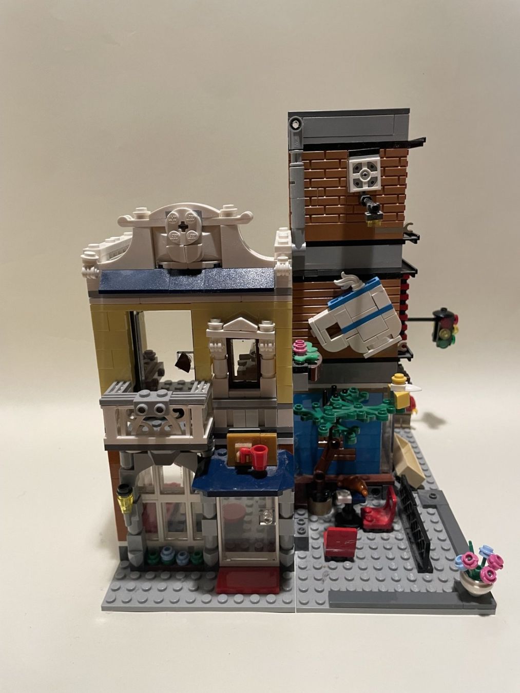 Lego Jouets: Lego Creator Stadthaus mit Zoohandlung und Café – D'occasion à Zürich par maflaflo 2