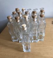 16 Bouteilles en verre vides avec bouchons (4 ss bouchon)
