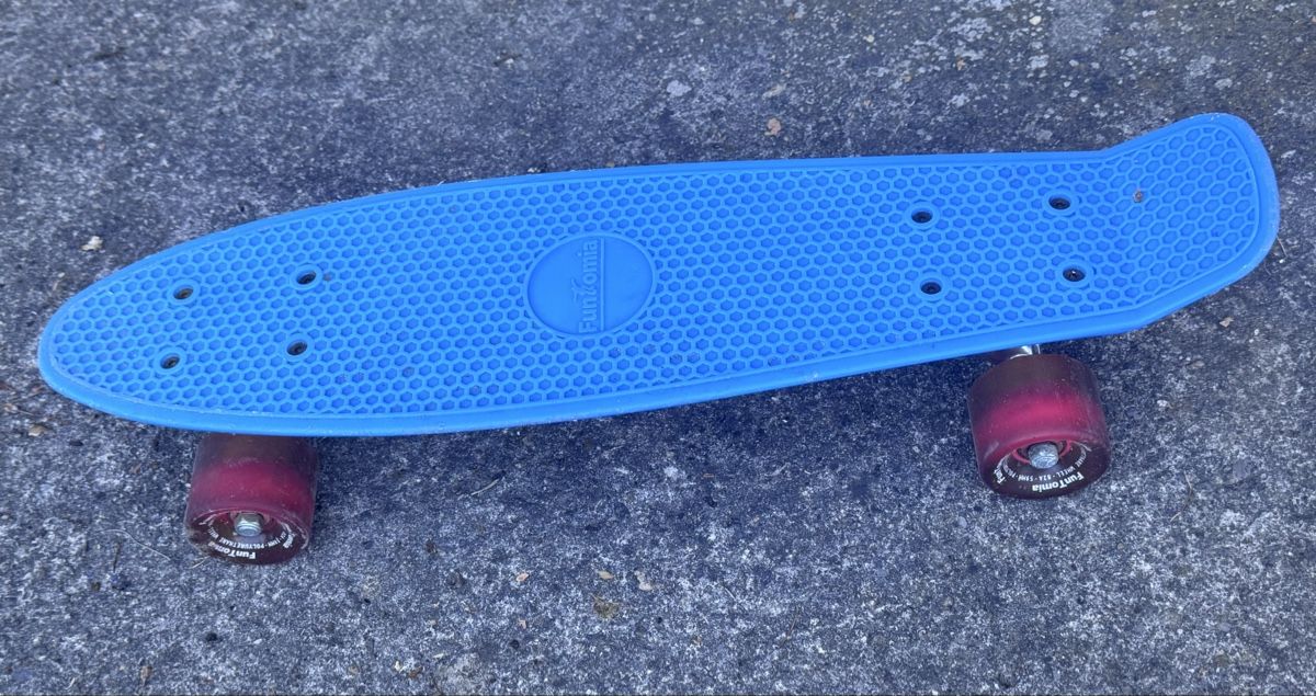 Skateboards: Penny Board blau, mit leuchtenden Rollen – Usato da Horgen venduto da Palazzolo_Acreide