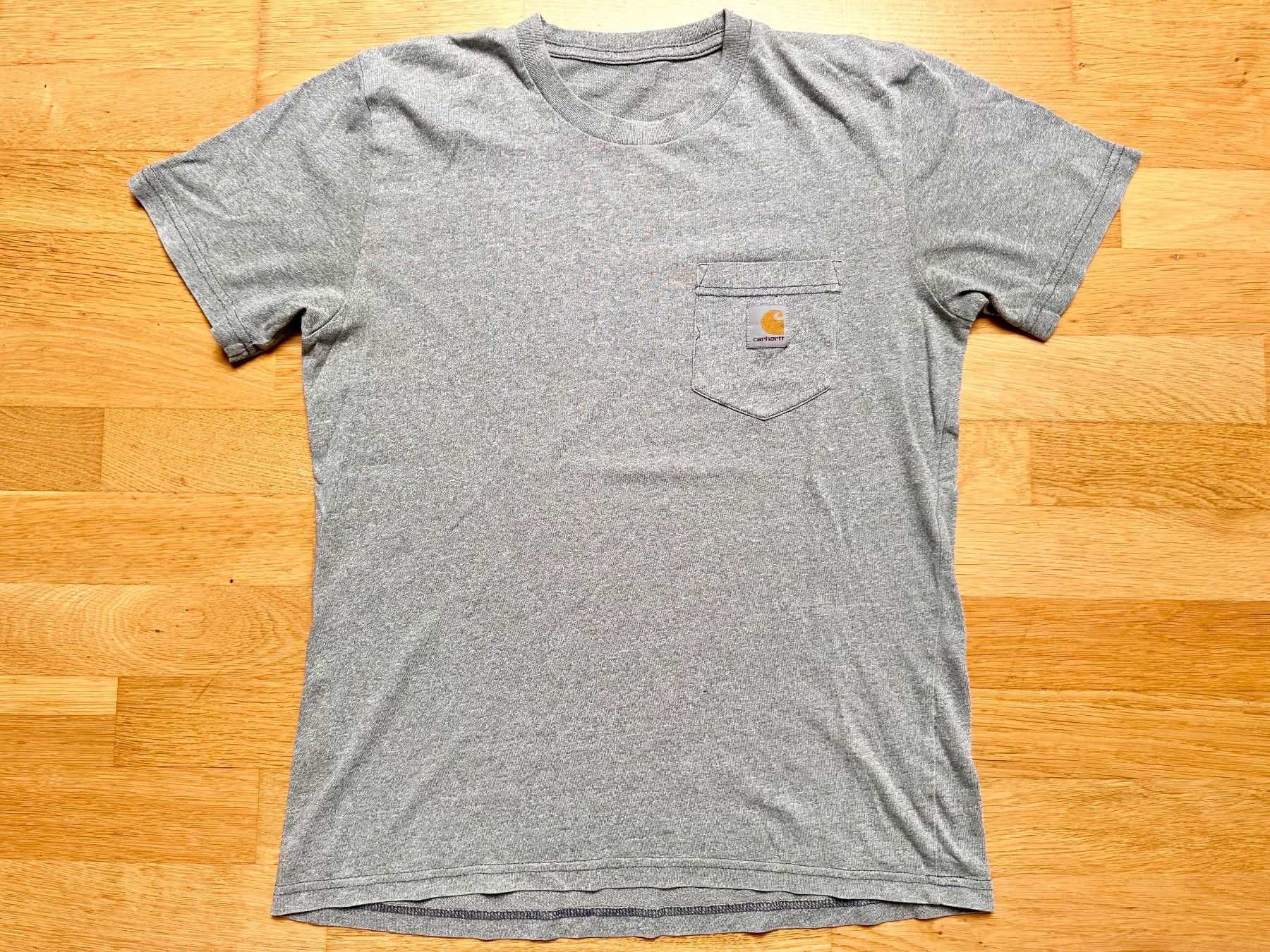 Carhartt T-shirt: CARHARTT POCKET T-SHIRT BASIC S Grau Shirt – Usato da Binningen venduto da Rewind1