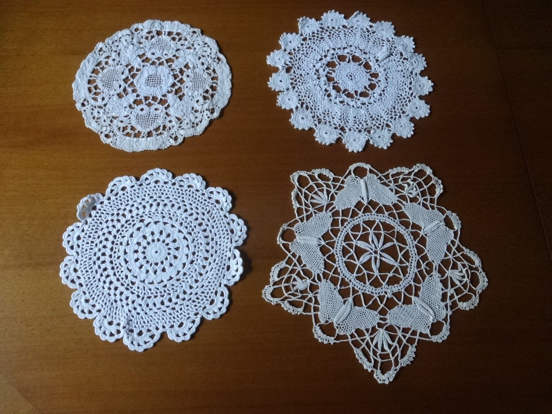 Toutes les décorations: 4 napperons crochetés main – Neuf avec emballage d'origine à Biel/Bienne par milamila02 1