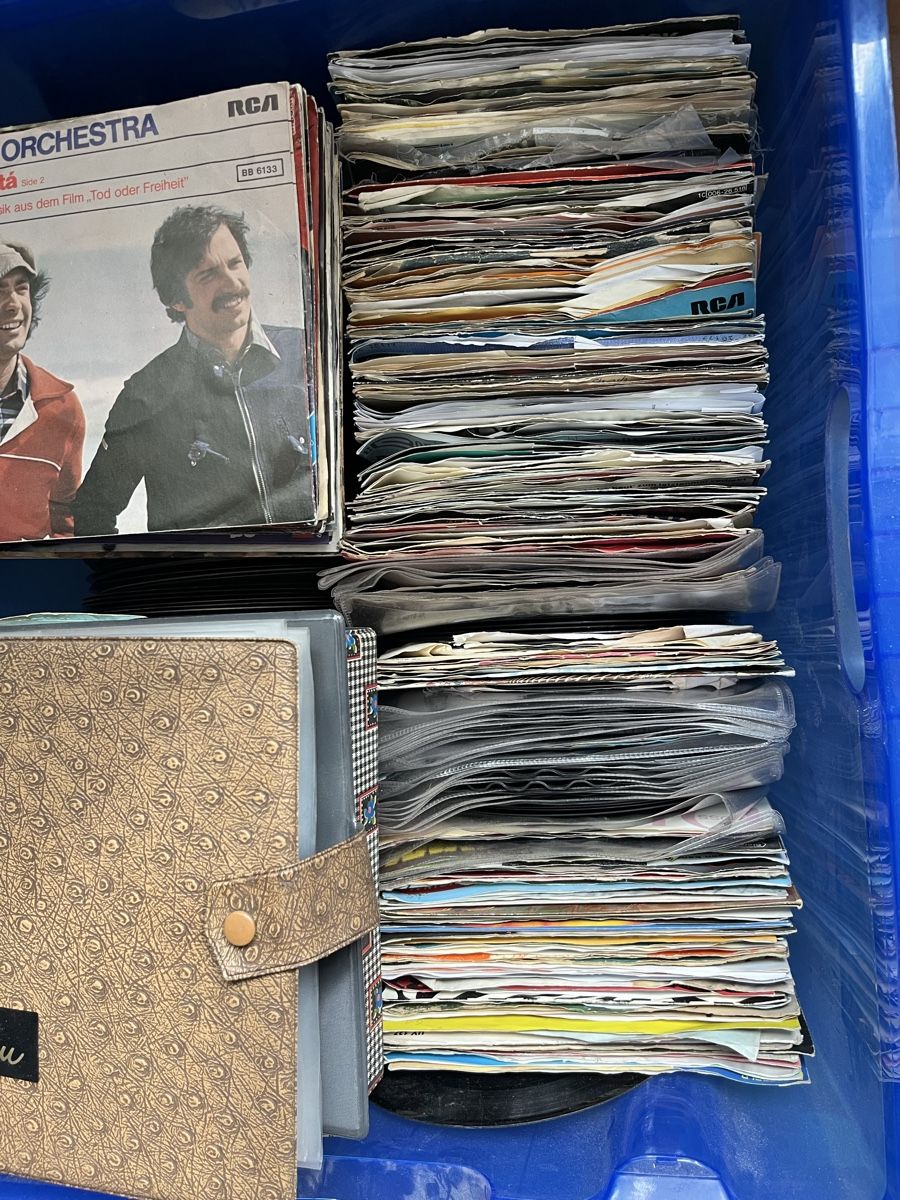 Schallplatten: Kiste voller 7“ Singles – Gebraucht aus Lachen SZ von ratata 1