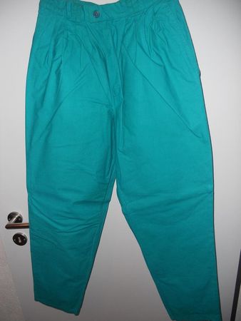 Neuw. Hose mit Bundfalten - grün - Gr. 40