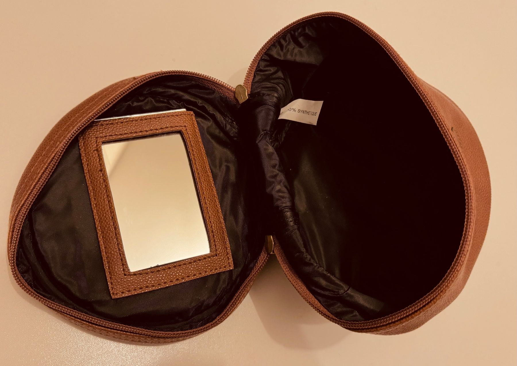 Custodie per cosmetici: Vanity case, trousse neuve avec miroir, couleur cognac – Nuovo e nell'imballaggio originale da Genève venduto da Murmurs 3