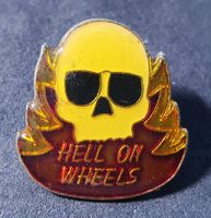 W648 - Pin Totenkopf  Hell on Wheels