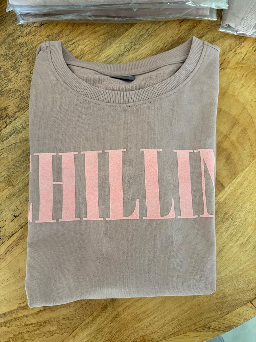 Pulls et sweat-shirts: Trendiger Mädchen Pullover "Chillin" Grösse 164 / 170 – Neuf avec emballage d'origine à Holziken par Fisherpoint_Gonseth 1