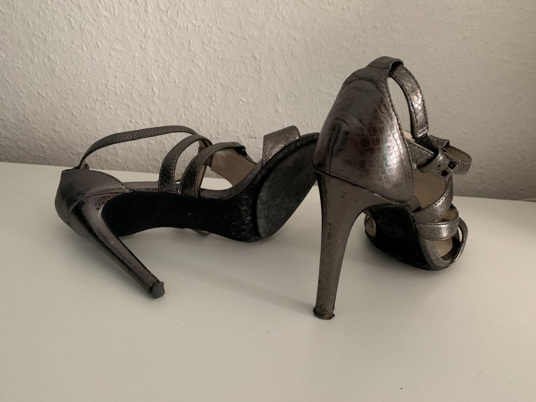 Michael Kors Scarpe da donna: MICHAEL KORS - Sandalette silbern 36 – Usato da Zürich venduto da Diazaio 2