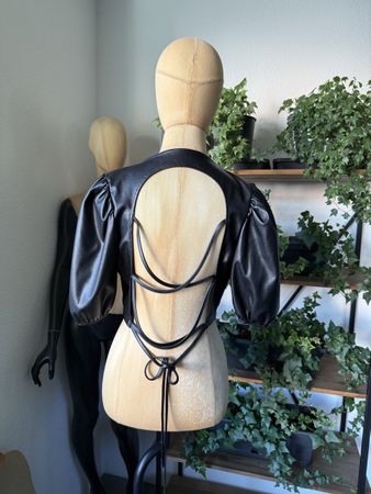 H&M Crop-Top aus Kunstleder – Grösse L