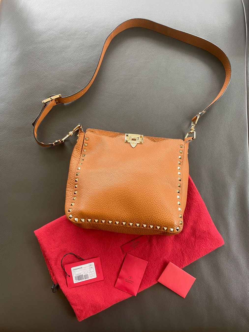 Valentino Taschen für Damen: Valentino Garavani Rockstud Hobo Small – Neu (gemäss Beschreibung) aus Oberägeri von diamante100