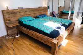 Traum Bett aus Altholz – Handgemachtes Unikat 200 x 200