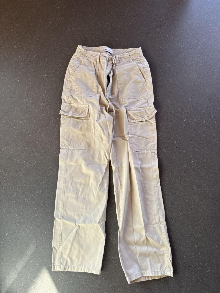 Zara Jeans: Baige Jeans – Usato da Lurtigen venduto da sal_79fm