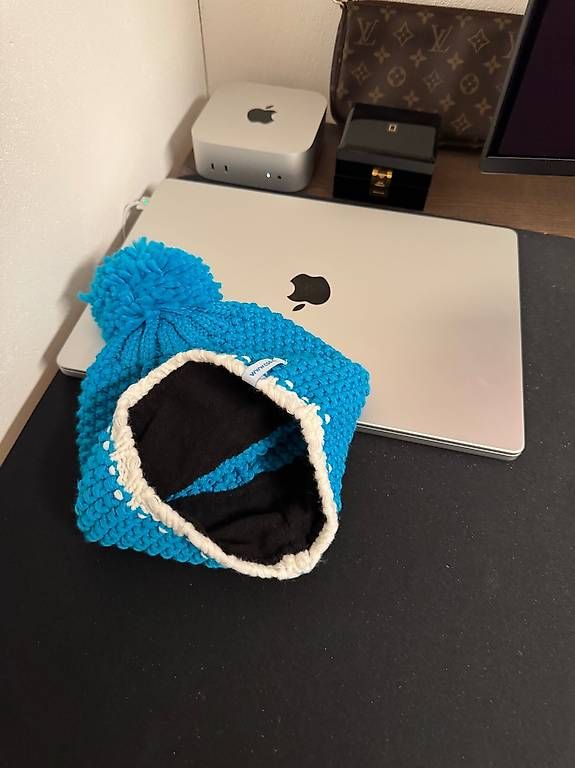 Copricapi, berretti & cappellini: Cute Blue Beanie Winter Hat - Standard Size – Usato da Schübelbach venduto da Rahnmont 1
