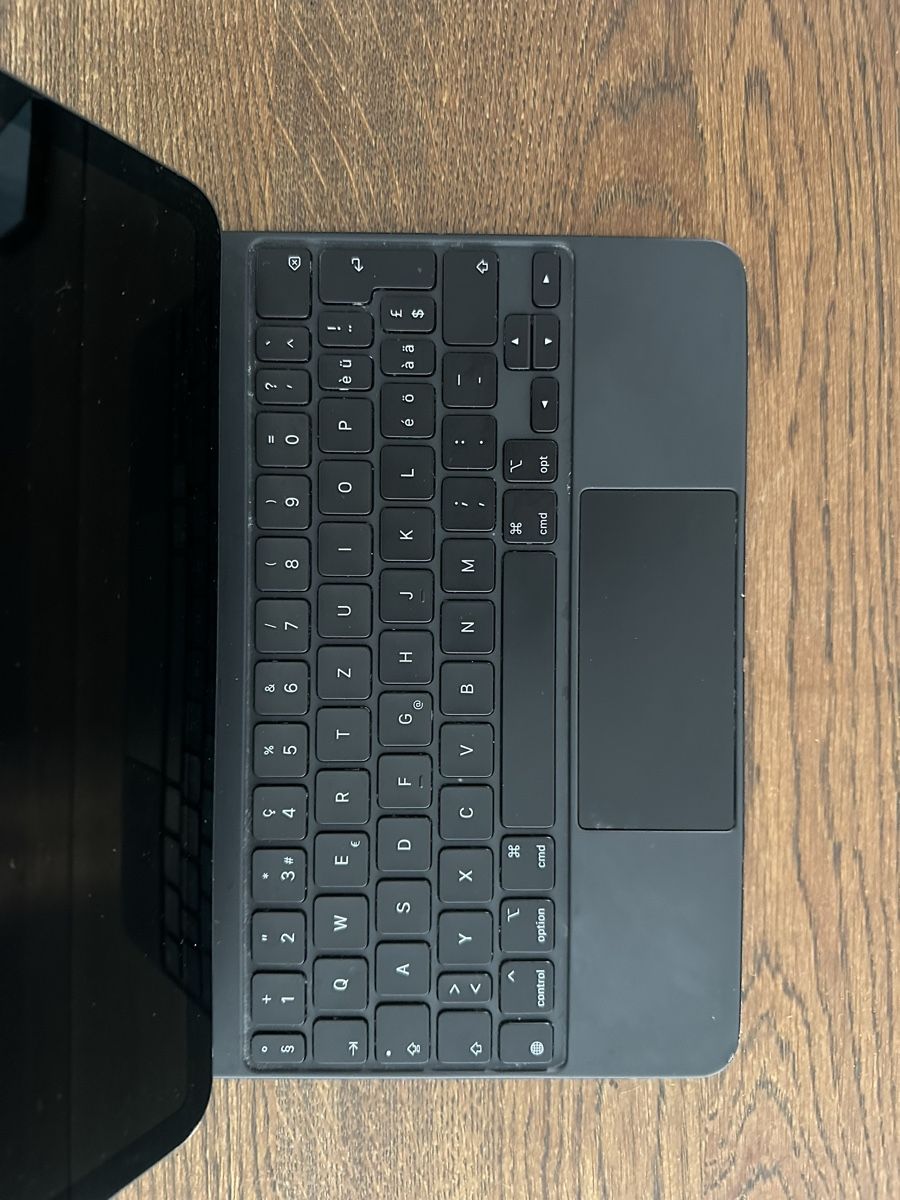 Apple Tablet PC: Apple iPad Air 4 Gen 10.9" 5G + Magic Keyboard – Usato da Bäch SZ venduto da marco0003 5