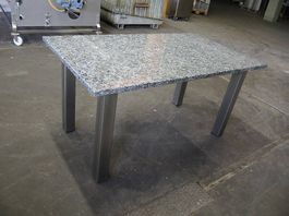 zu verkaufen: Granittisch mit Edelstahl Unterbau