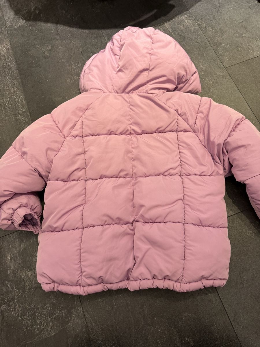 Zara Giacche & Cappotti: Rosa Kinderjacke von Zara Grösse 122 – Usato da Niederglatt ZH venduto da vul_v86c 1