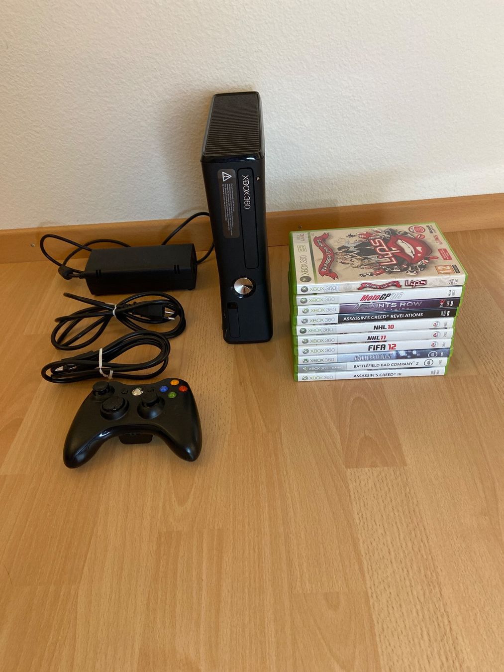 Microsoft Console: Xbox 360 Slim mit 10 Spielen – Usato da St.gallen venduto da taduz