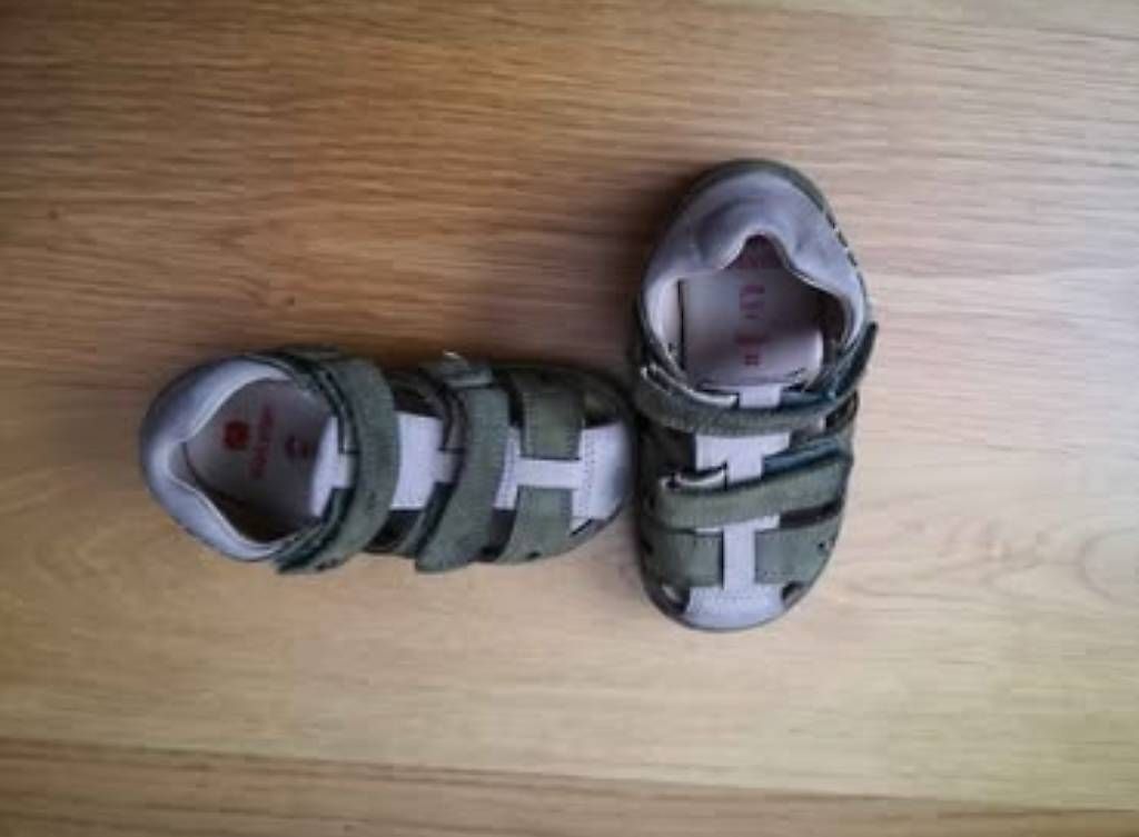 Schuhe für Jungen: Jungen Schuhen Grösse ab 22 – Gebraucht aus Ottenbach von Acki_la 1