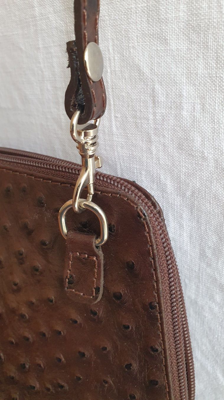 Borse da donna: Kleine Lederhandtasche braun, Straussenoptik – Usato da Brüttisellen venduto da Kluba 3