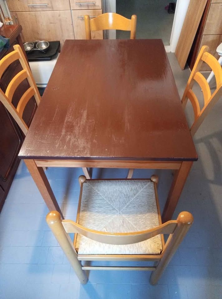 Set de table et chaises: Set de table et chaises – D'occasion à Bienne par Daniel_Schader