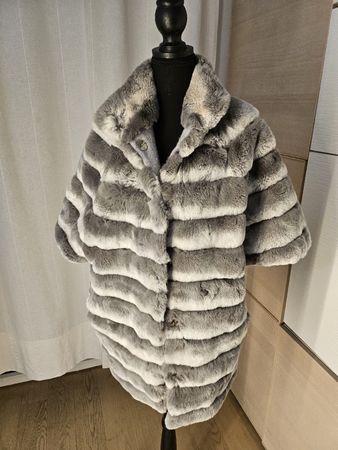 Magnifique cape en laine et fourrure  lapin