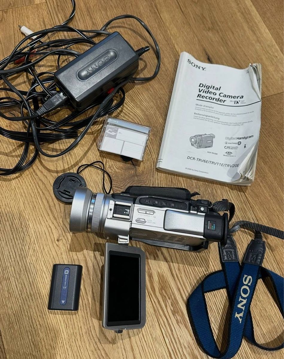 Sony Videocamere: Sony DCR-TRV20E MiniDV Digital Handycam – Difettoso da Bern venduto da gos_v7yj 3