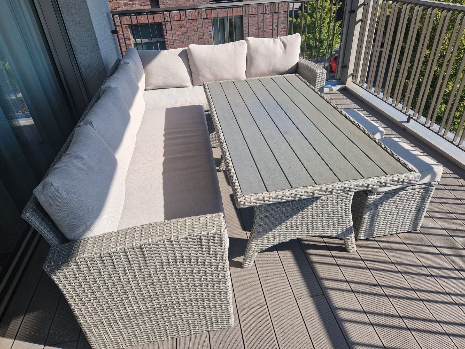 Set di tavolo e panche: Gartenmöbel-Set mit Ecklounge, Tisch & 2 Hockern – Usato da Bülach venduto da Tiago.m.ferreira 2