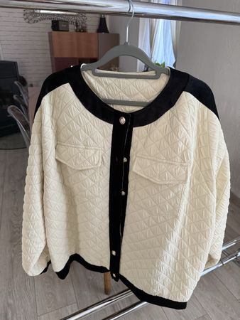 Veste matelassée beige et noir élégante 