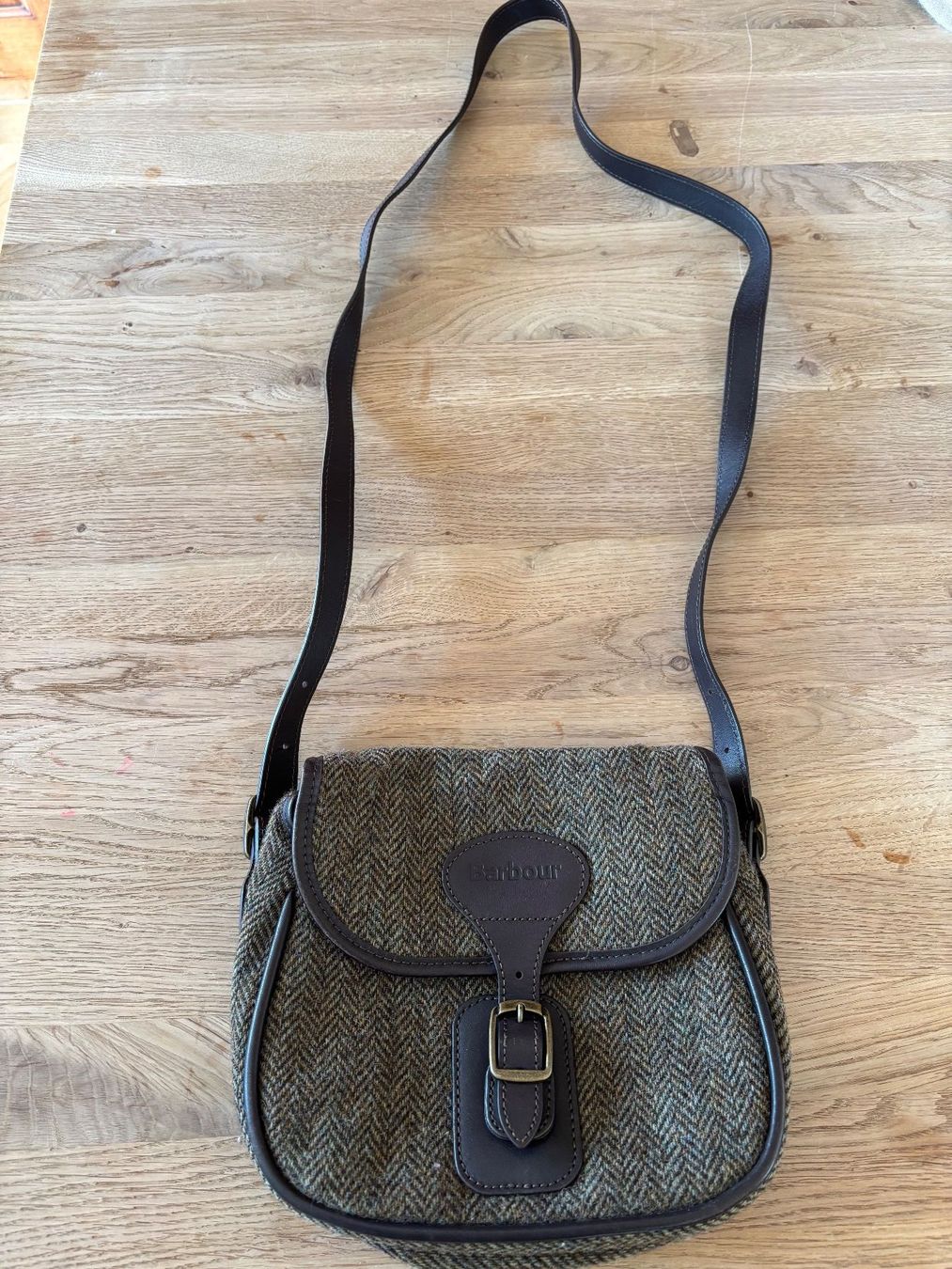 Barbour Taschen für Damen: Barbour Umhängetasche aus Tweed – Gebraucht aus Horgen von uge_pd5p 1