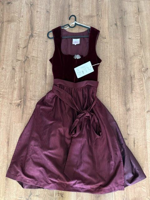 Krüger Vestiti: Dirndl Marjo Samt Bordeaux Gr. 46 mit Krüger Bluse  Gr. 44 – Nuovo (secondo la descrizione) da Waltenschwil venduto da gaby70 3