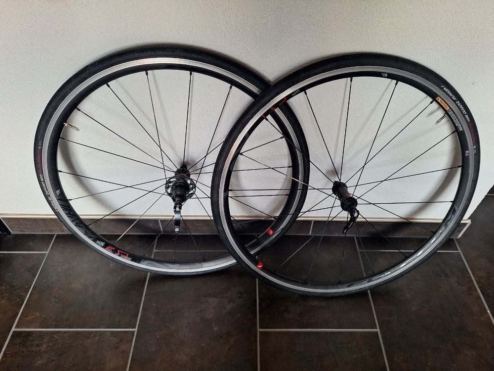 Lot 4 Pneus DT Swiss 2.0 700x14 + 2 Pneus Vittoria Corsa Speed 700x23c - Occasion Excellent état