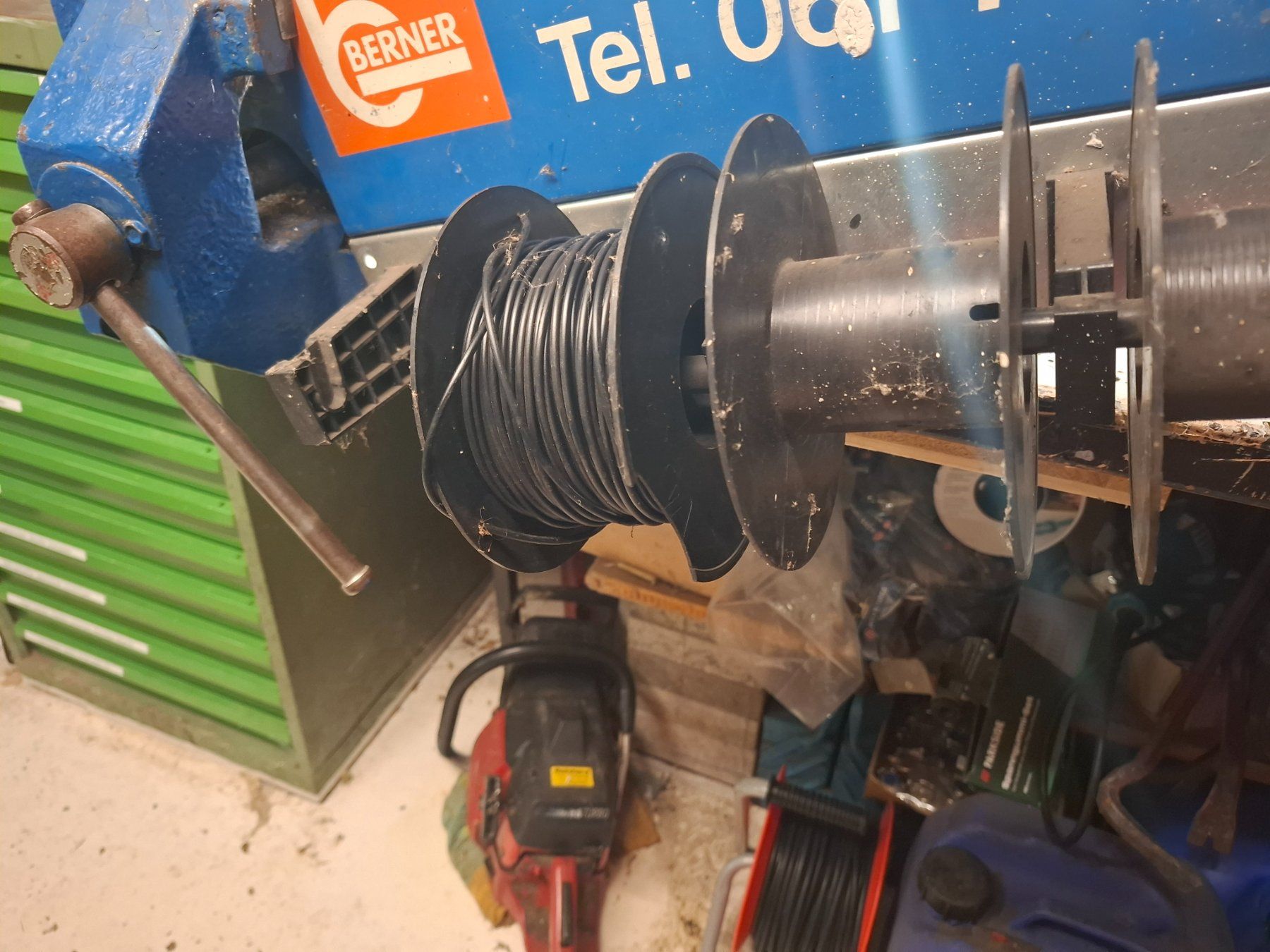 Cavi: Kabelrollen Halter Berner mit Kabelabroller gebraucht – Usato da Langnau i. E. venduto da Superseven69 2