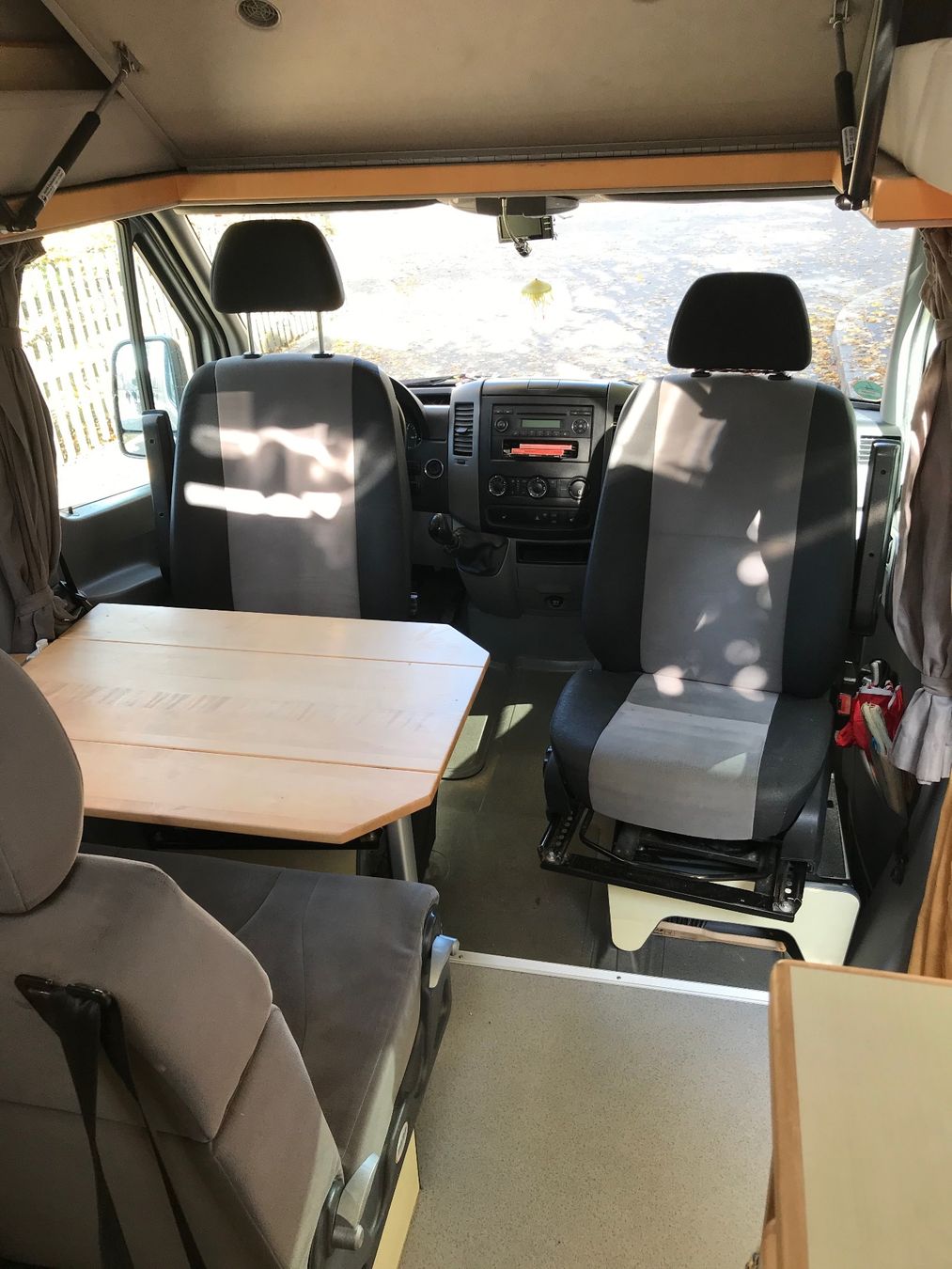 Cs-Reisemobile Veicoli da campeggio: Mercedes Sprinter, Vermietung für ein Wochenende oder länger – Usato da Zürich venduto da polarex 1