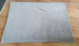 flauschige Decke 225 x 155cm grau