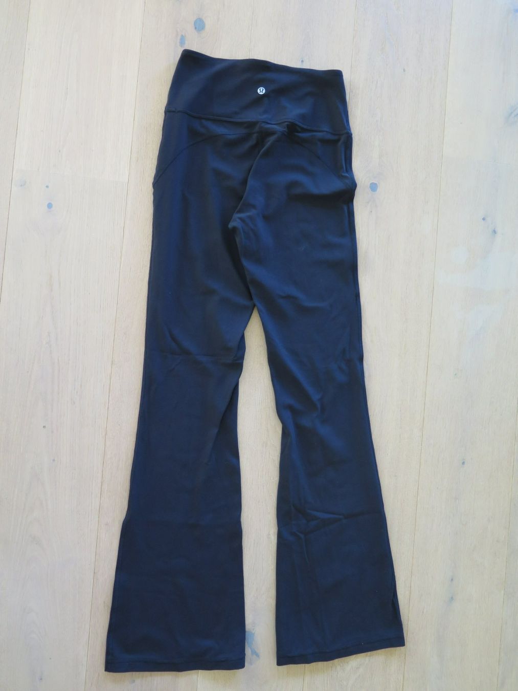 Pantaloni: Lululemon Hose Schwarz mit Schlag – Nuovo (secondo la descrizione) da Hausen am Albis venduto da Soul2026 1