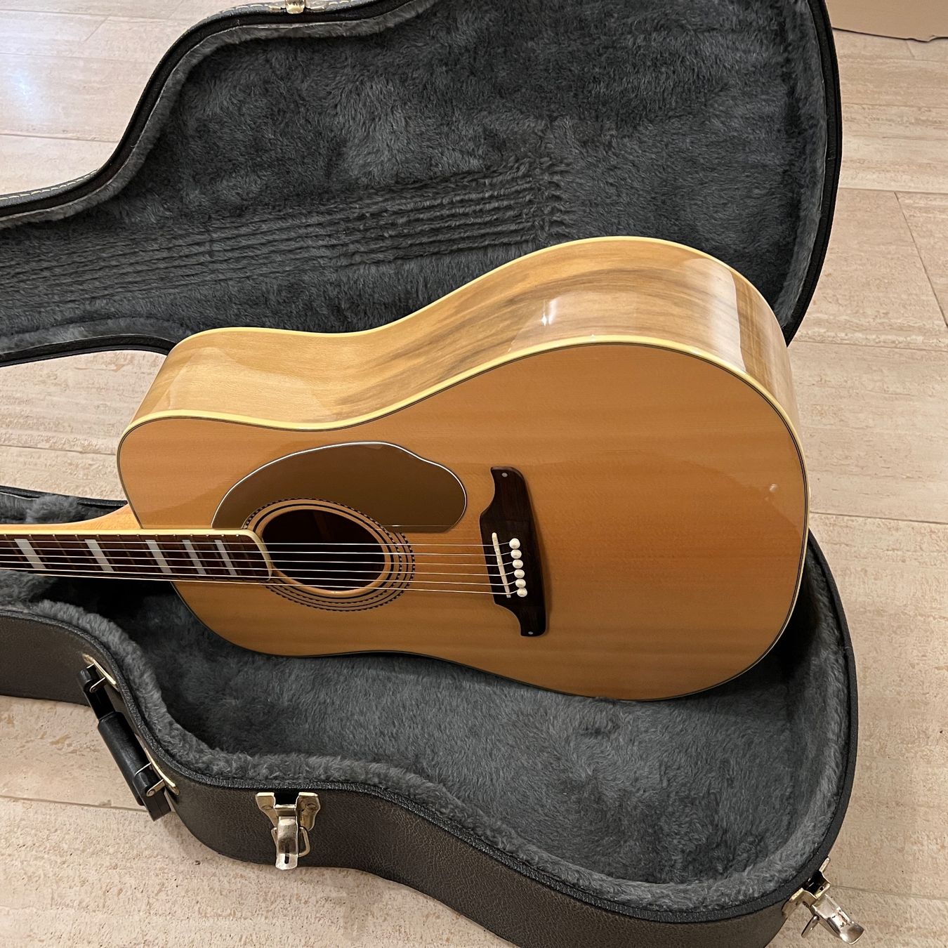 Fender Strumenti musicali: Fender Elvis Kingman Westerngitarre – Usato da Muri AG venduto da Mayfair 5