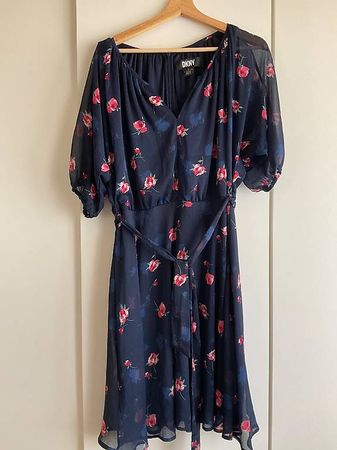 Kleid von DKNY, 42