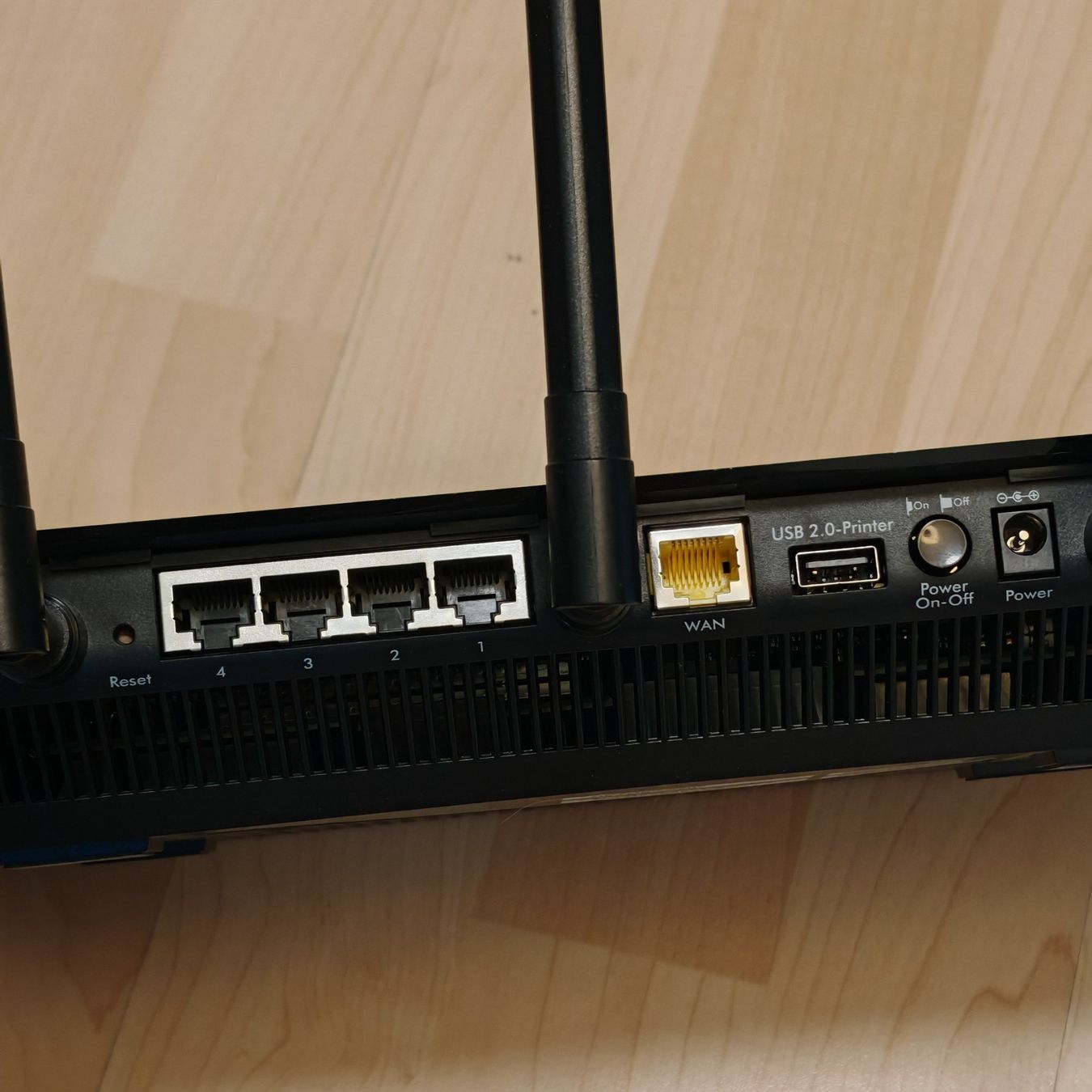 Netgear Modems & Router: Netgear AC1750 WLAN Router R6400v2 – Gebraucht aus Ehrendingen von Drystara 3