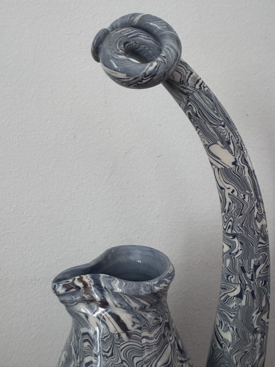 Caraffe: Pichet vintage en faïence de Roanne, circa 1950 – Usato da Vésenaz venduto da Angela.C3 5