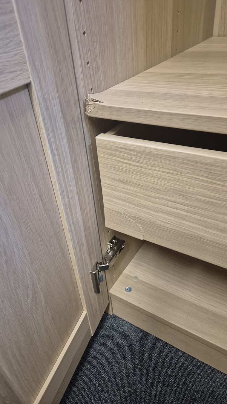 Ikea Armadi: Ikea pax 201x50x60 used – Usato da Brüttisellen venduto da Camcha 2