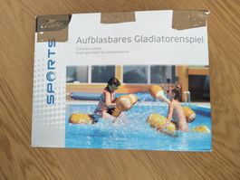Aufblasbares Gladiator Spiel für den Pool - Badespass!