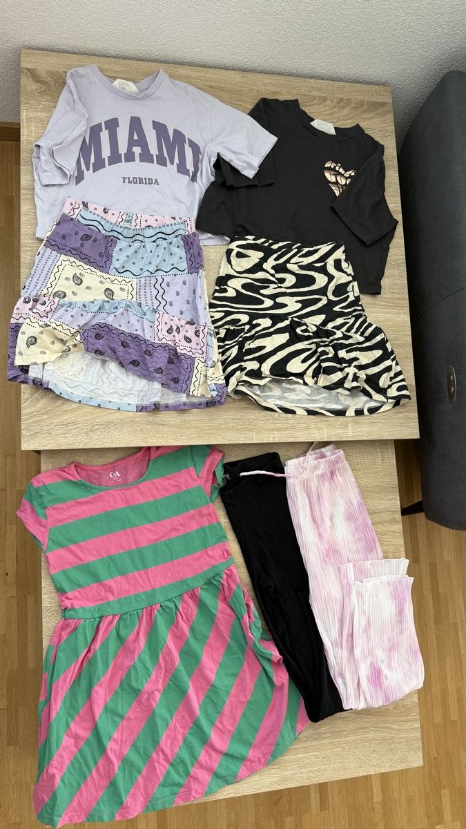 Ensembles coordonnés: Mädchen Kleider set gr.134 – D'occasion à Winterthur par -BeHappy24-