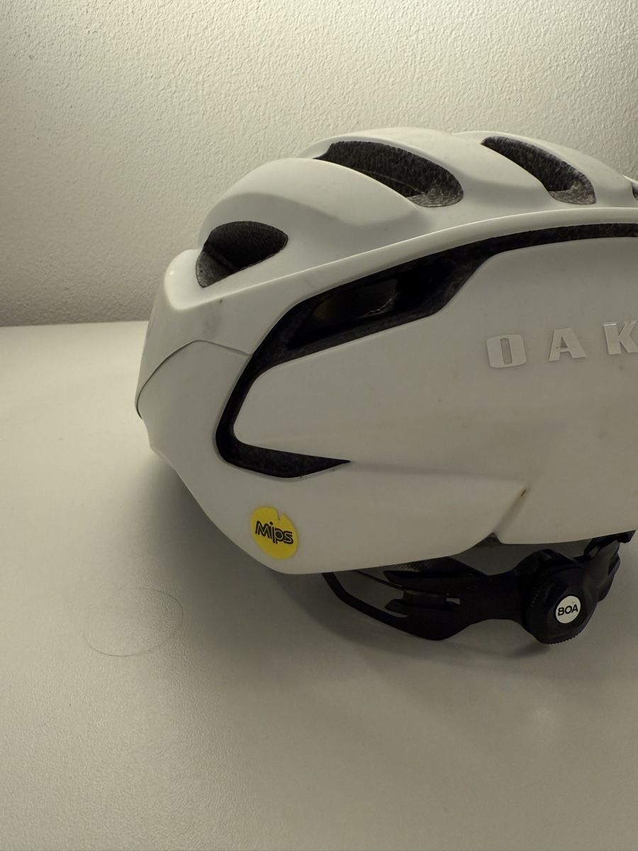 Oakley Caschi: Oakley Rennrad Helm Weiss – Usato da Stallikon venduto da aur_l5ng 4